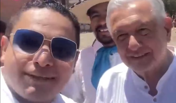 Envía AMLO saludos a Karmito y Los Supremos luego de gira por Durango