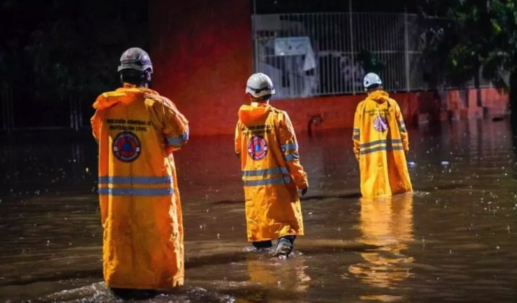 Emite El Salvador alerta roja por fuertes lluvias