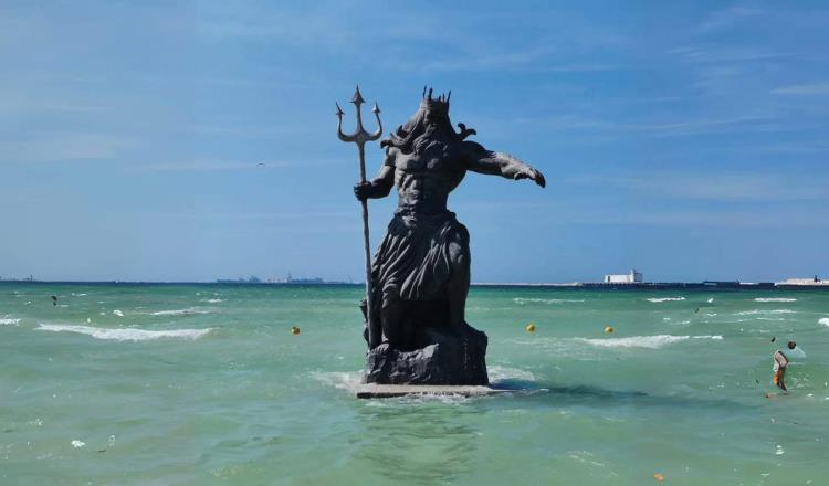 Culpan a estatua de "Poseidón" de inundaciones en Yucatán