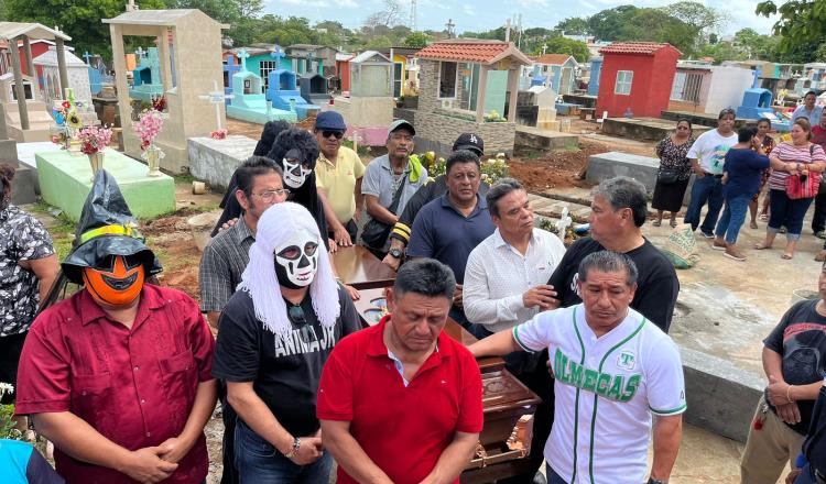 Dan el último adiós a ´Gatubeda´ entre aplausos y mariachis