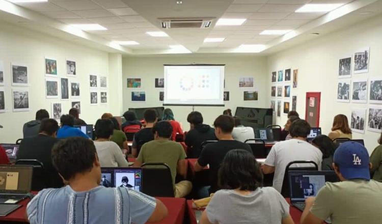 Artista plástica española imparte taller de dibujo a tabasqueños en mes del ilustrador