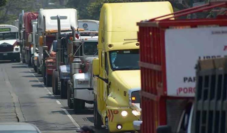 Convocan transportistas a paro nacional por falta de pago en obra de Tren Maya