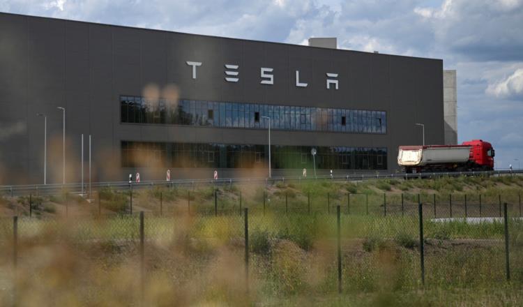 Encuentran bomba de Segunda Guerra Mundial en fábrica de Tesla en Berlín