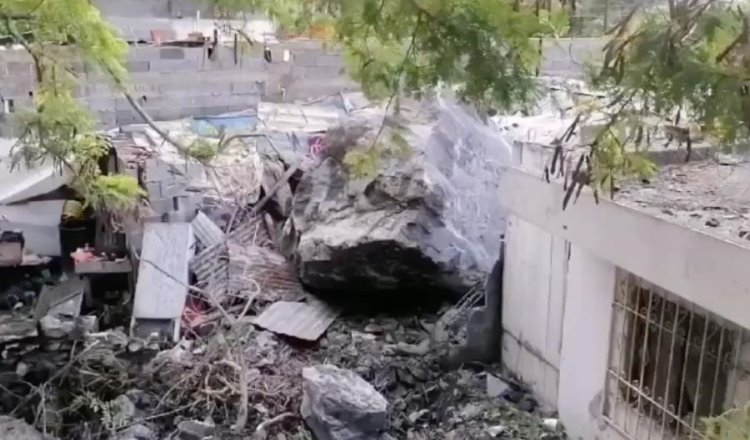 Desprendimiento de rocas golpea viviendas en Monterrey