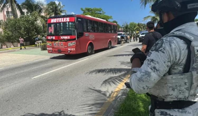 Asesinan a 2 personas dentro de camión en bulevar Kukulcán de Cancún