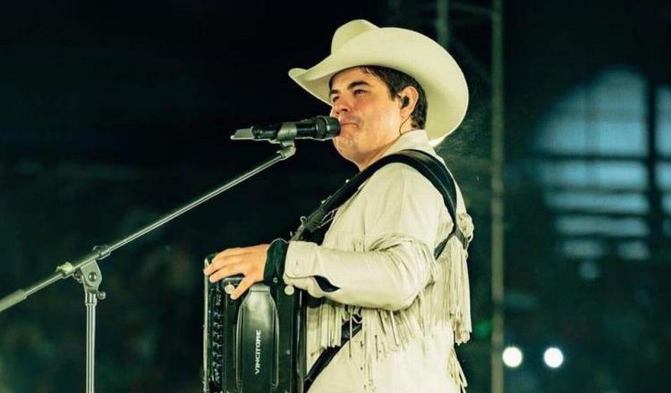 "¡Lo amo!", fans de Alfredo Olivas acampan por boletos de su concierto en Villahermosa