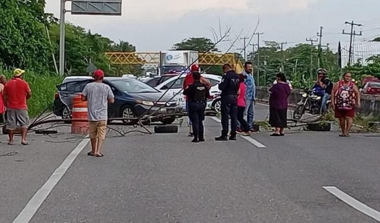 Bloquean 4 horas la Villahermosa – Frontera por falta de energía eléctrica