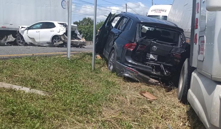 Accidente en la Cárdenas – Villahermosa deja 2 heridos y 4 vehículos siniestrados