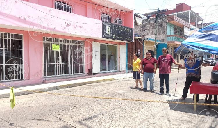 Otra vez recurren ciudadanos a bloqueo de calle por fallas en el servicio eléctrico