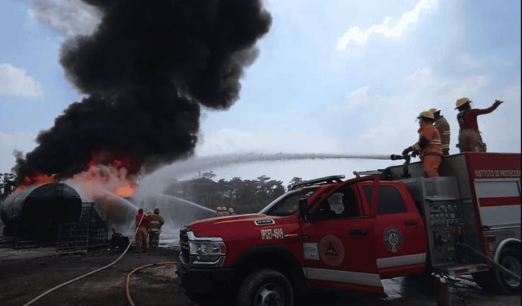 Incendio en parque industrial de Plátano y Cacao lleva avance del 40%