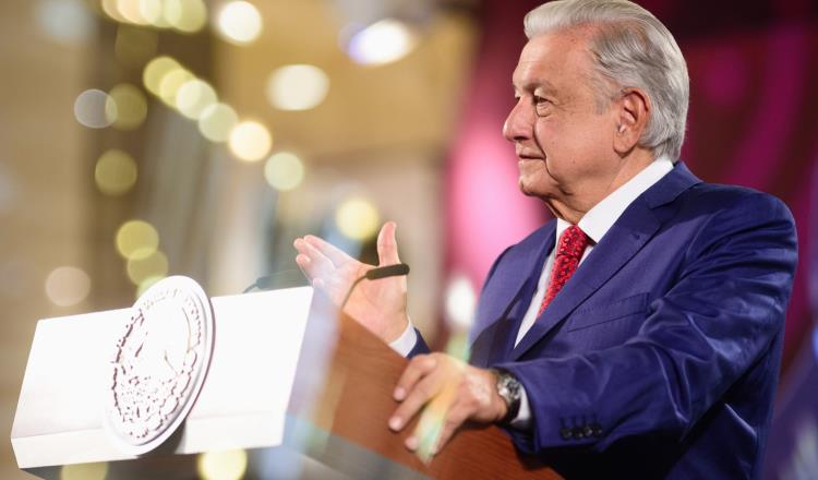 Apagón informático sólo afectó salida de vuelos internacionales en AICM: AMLO