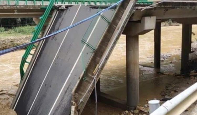 Se hunde puente en China por lluvias torrenciales; reportan muertos y desaparecidos