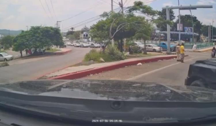 Captan el momento en que despojan a hombre de su camioneta en Chiapas