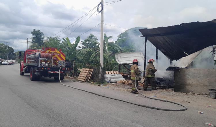 Sofoca cuerpo de bomberos incendio en bodega de ranchería Samarkanda