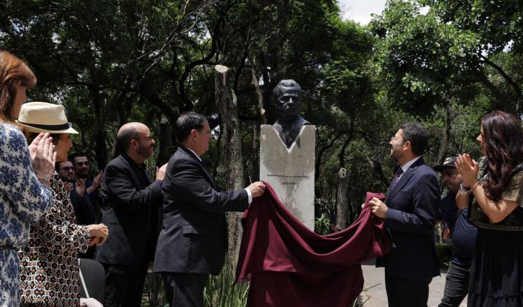 A 91 años de su natalicio, develan escultura de Porfirio Muñoz Ledo en CDMX