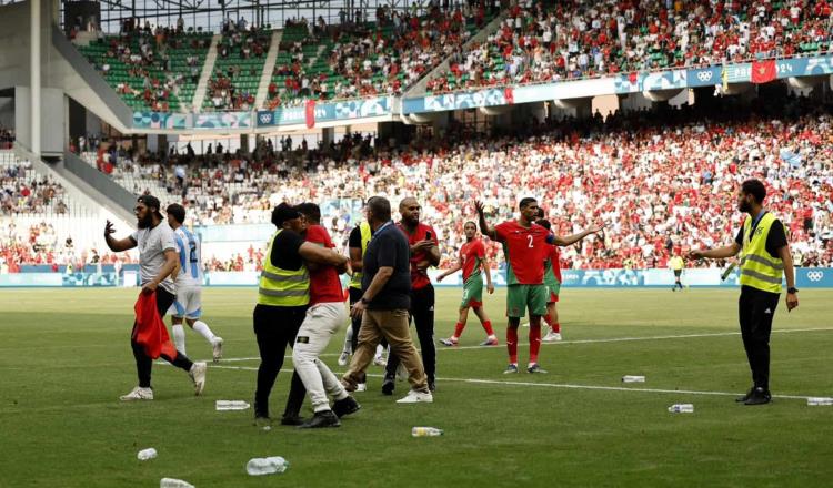 Juegos Olímpicos arrancan con invasión de cancha y gol anulado en el Marruecos vs Argentina