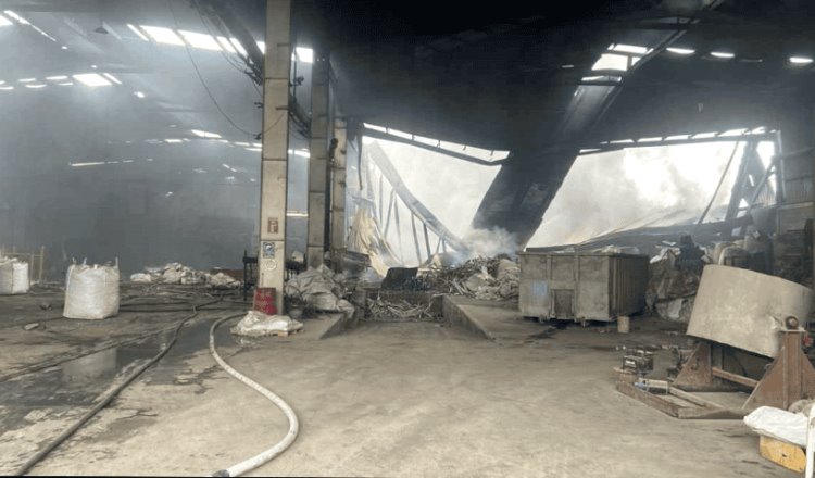 Tras incendio en bodega de Nuevo León logran evacuar ilesos a 12 trabajadores