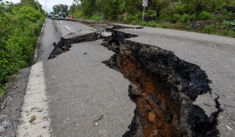 Se forma socavón en carretera Tenango – Tenancingo, en Edomex