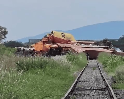 Se descarrila tren de carga en La Barca, Jalisco