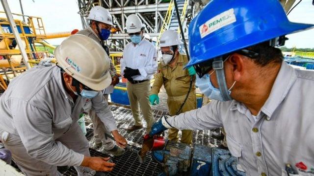 Acuerdan Pemex y STPRM incremento salarial del 5% para petroleros