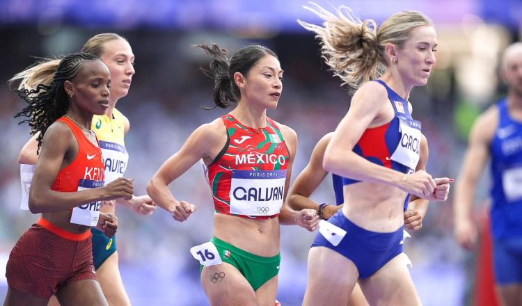 Atleta mexicana Laura Galván termina en posición 11 en prueba de 5 mil metros femeniles en París 2024