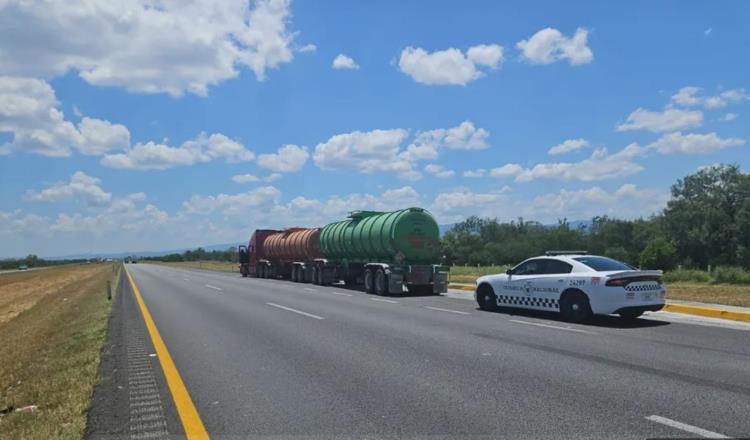 Asegura GN a sujetos que transportaban 70 mil litros de huachicol en NL