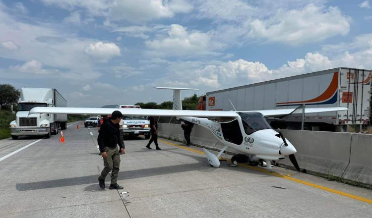 Avioneta aterriza de emergencia en el Macrolibramiento de Tala, Jalisco