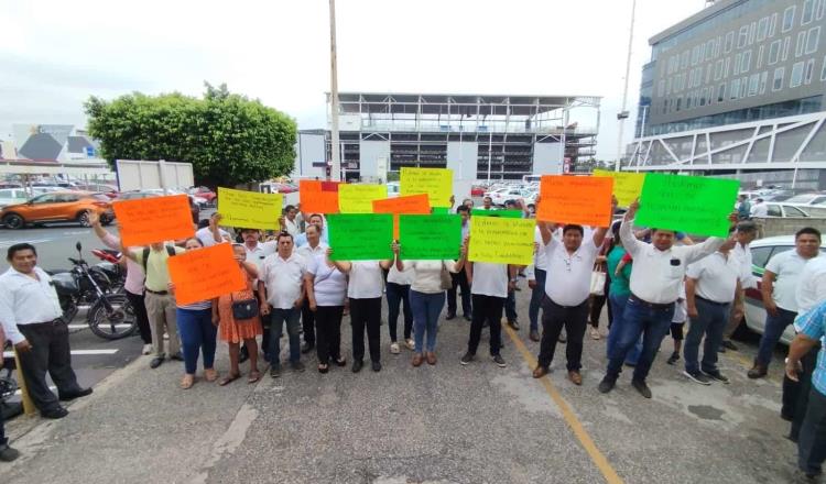 Transportistas de Centla protestan en Semovi, acusan invasión de ruta y "pirataje"