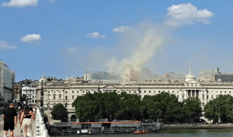 Se registra incendio en Somerset House, Londres