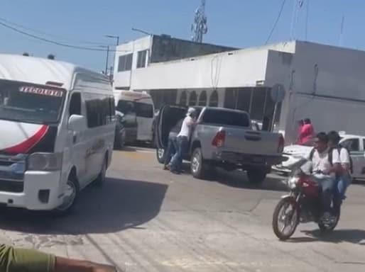 Detención de conductor de combi causa inquietud en Centro de Nacajuca