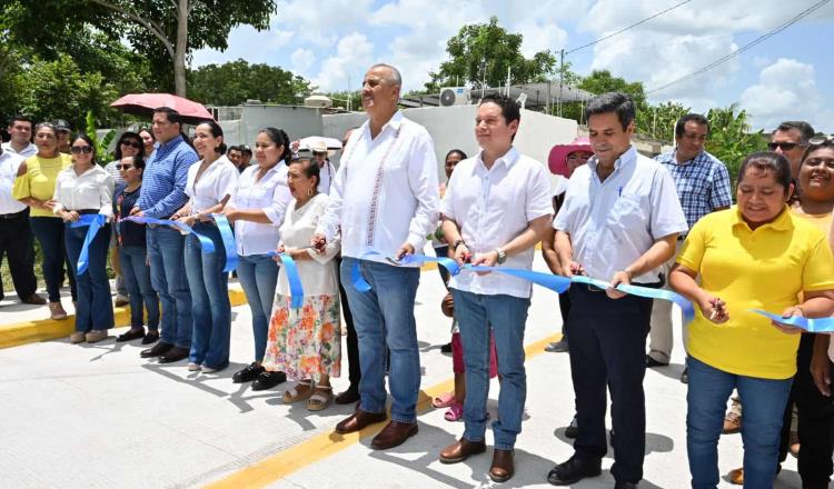 Merino Campos y Chelo Cano inauguran obras en Cunduacán