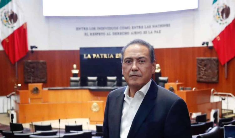 Mi ADN sigue siendo "totalmente priista": Manlio Fabio al registrarse como senador