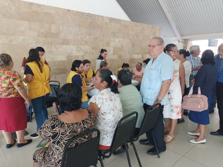 Festejan a adultos mayores de Centro con jornada cultural y de salud