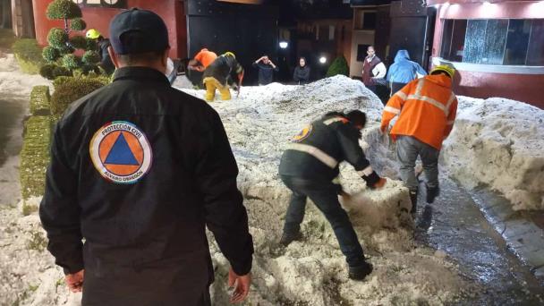 Se Registra Intensa Granizada En La Cdmx Y Pinta De Blanco Las Calles