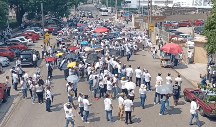 Marchan trabajadores del Poder Judicial en Tabasco contra reforma