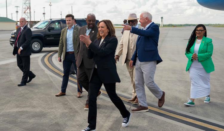 Por primera vez, Kamala tiene una estrecha ventaja sobre Trump en encuestas: WSJ