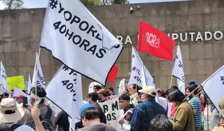 Protestan en San Lázaro; exigen discusión para reducir jornada laboral