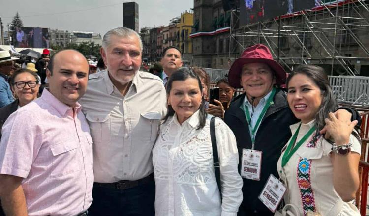 Morenistas tabasqueños acompañan a AMLO en último informe