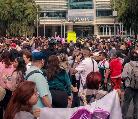 Simpatizantes de Rojo de la Vega bloquean Paseo de la Reforma en protesta por anulación de su triunfo