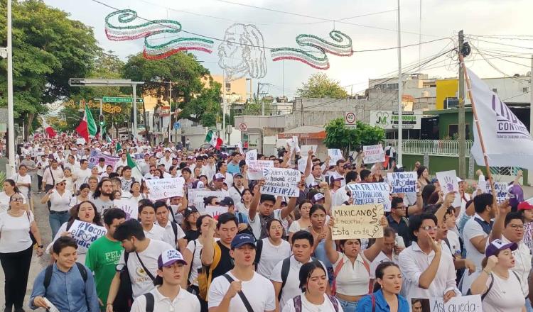 Somos estudiantes, no somos acarreados: Marchan universitarios contra la Reforma Judicial