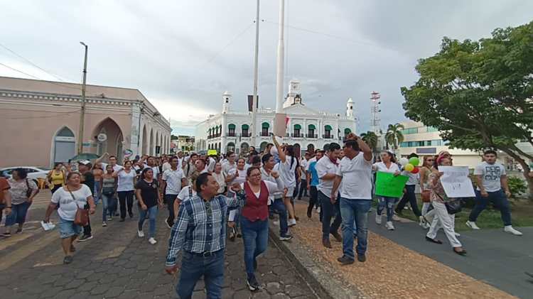 Marchan integrantes de la Red de Jóvenes de Tabasco para defender Reforma Judicial