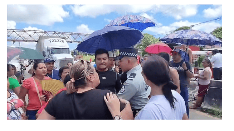 Padres de Telesecundaria paralizan 6 horas la Villahermosa – Frontera