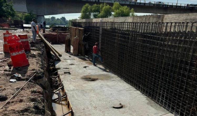 Avanza construcción de muro en Gaviotas ante posible incremento del Grijalva