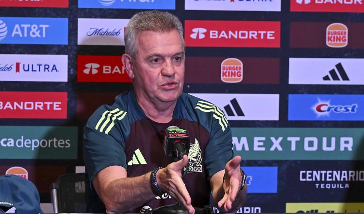 Javier Aguirre confirma fichaje de César Montes en el futbol ruso