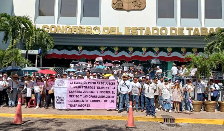 Trabajadores del Poder Judicial protestan en Congreso local