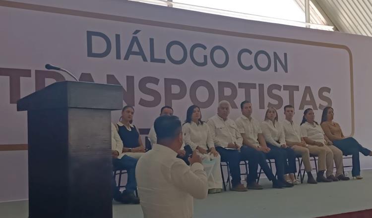 Acusan transportistas corrupción en Semovi durante encuentro con próximo secretario