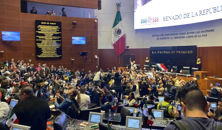 "No es un regalo": Senadores reaccionan a irrupción de manifestantes en el Pleno