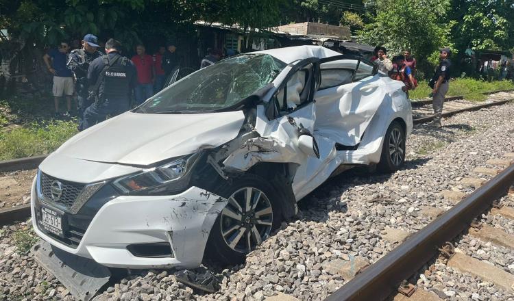 Vehículo es arrollado por Tren Interoceánico en Veracruz