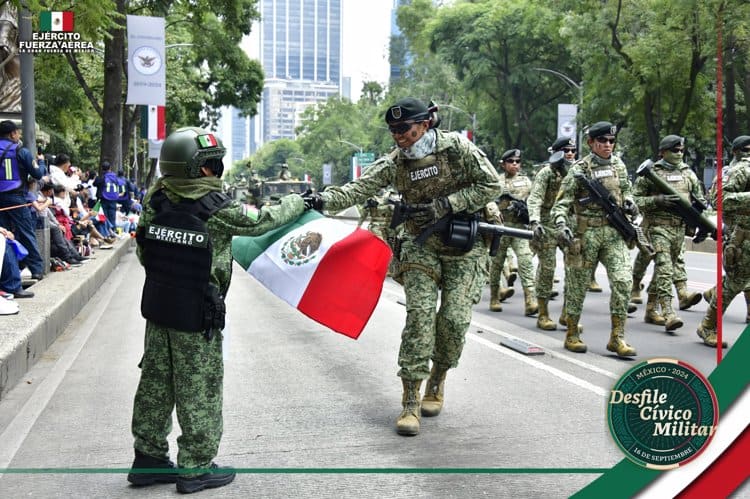 AMLO encabeza último desfile militar