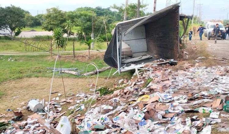 En 20 minutos rapiñan tráiler con leche en la Villahermosa – Frontera